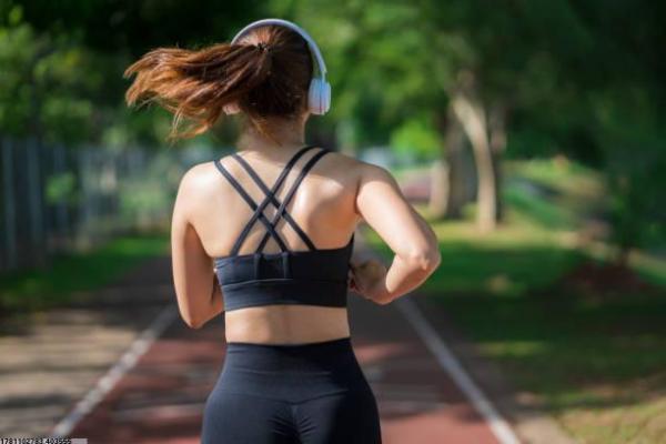 体育项目中的4x100米接力赛技巧分析(图1)